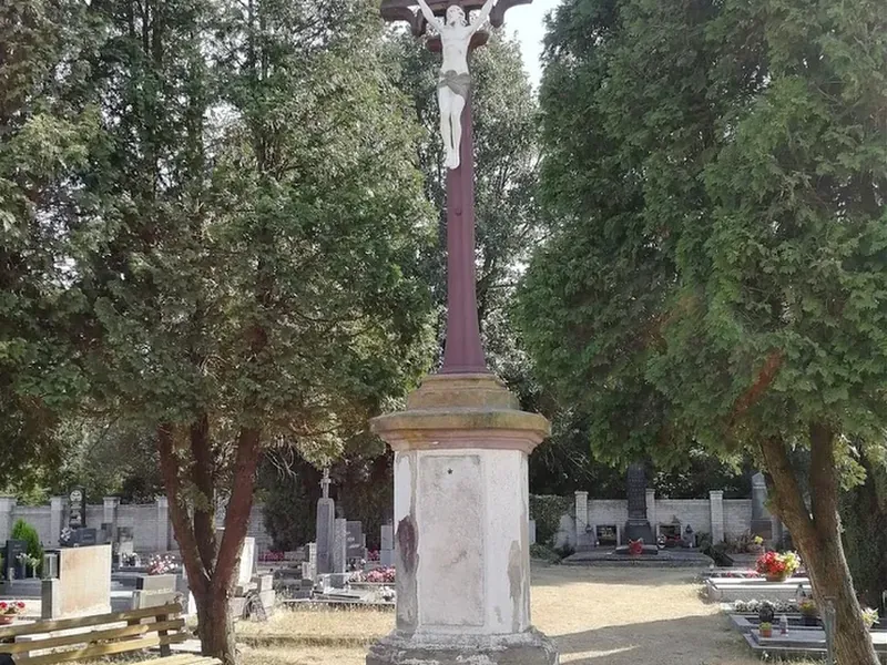 Kamenný kříž před obnovou